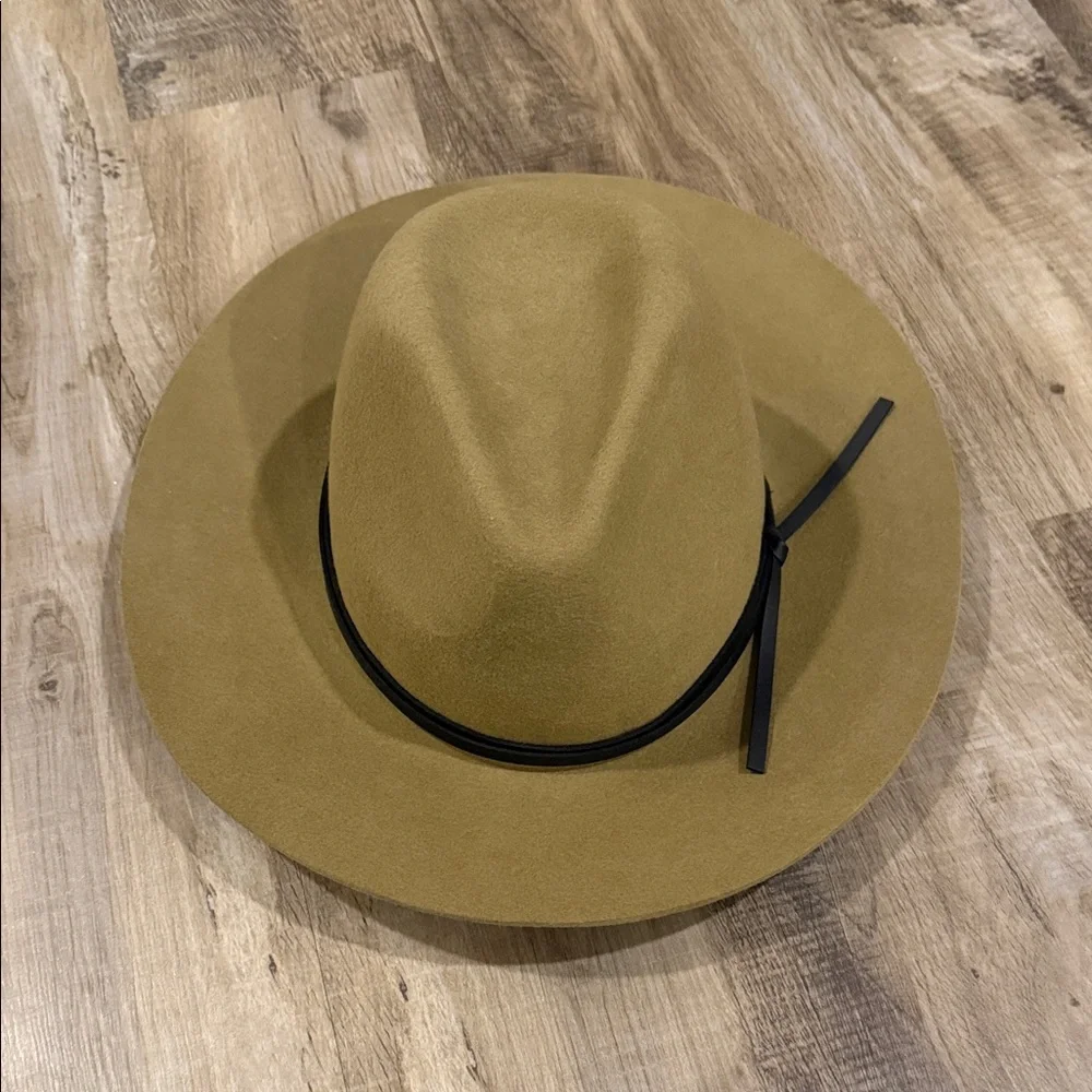 Classic Wide Brim Felt Hat - Tan with Black Band